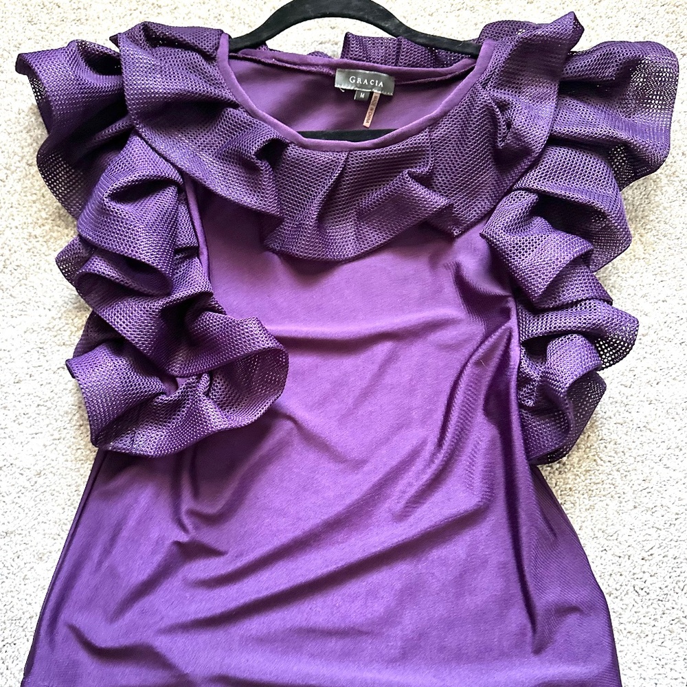 Beautiful boutique ruffle top